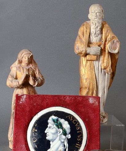 null Deux statuettes en bois laqué et doré figurant la Vierge et Saint Joseph. (...
