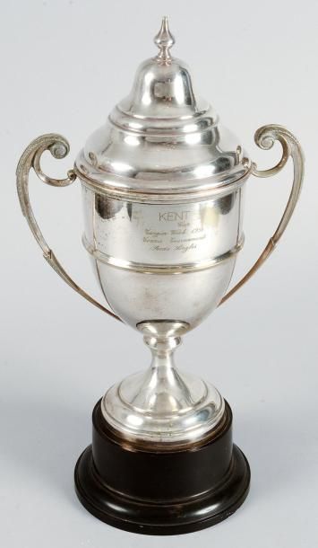 null Trophée du Kent Lawn Tennis Championship 1950 remporté par Geoff Brown (joueur...