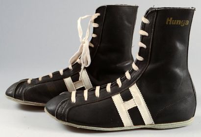 null Paire de chaussures en cuir de la marque Hungaria. Vers 1950. état neuf