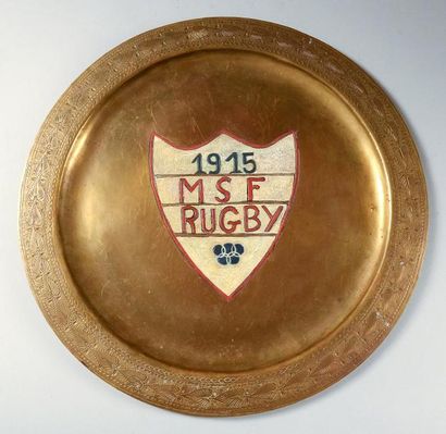 null Trophée commémoratif. «M.S.F. Rugby» daté de 1915. Diamètre 40 cm