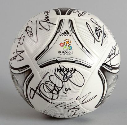 null Ballon réplica de l?Euro 2012 avec les signatures de tous les joueurs de l?équipe...