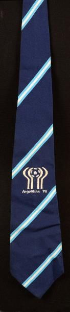 null Cravate de la Coupe du Monde 1978 en Argentine. Brodée du logo officiel