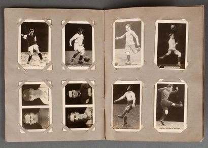null Album de 48 cartes photos de la série Sporting Champions. Année 1922. On y retrouve...