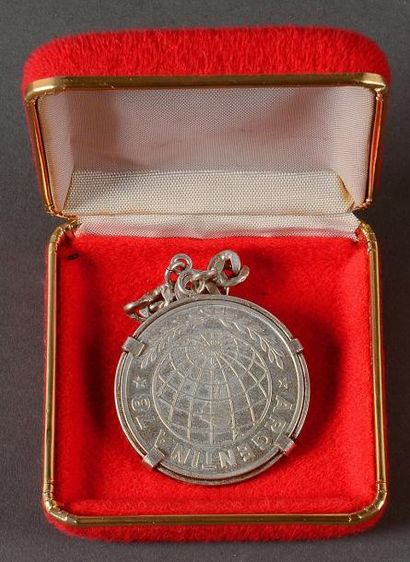 null Médaille porte clefs commémorative de la Coupe du Monde 1978 en Argentine. Plaque...