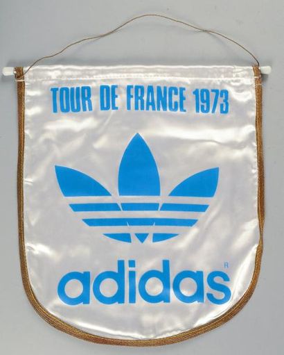 null Fanion du contre la montre par équipe sur le Tour de France 1973. Dim. 24 x...