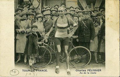 null Lot de 17 cartes postale de coureurs entre 1930 et 1939. On y retrouve Pelissier,...