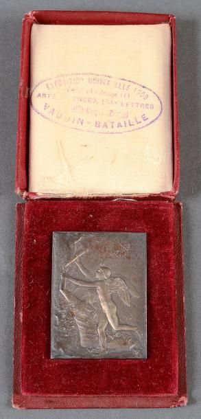 1900. Paris Plaquette en bronze argenté, remise au juge. Signée Roty. Dim. 35 x 50...