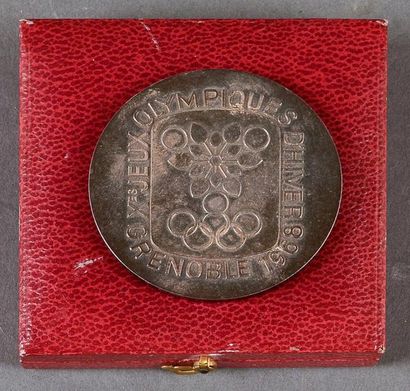 1968. Grenoble Médaille du comité d?organisation. Specimen hors commerce. En argent....