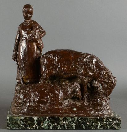Henri Louis BOUCHARD (1875-1960) Bergère et ses moutons Bronze à patine brune. Cachet...