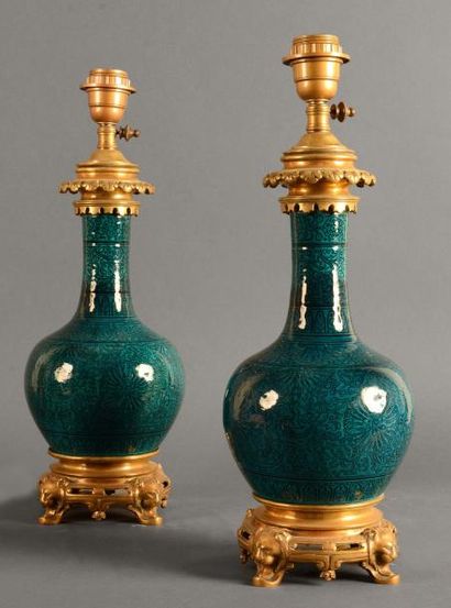 Théodore DECK (1823-1891). att à Paire de lampe en ceramique bleu truquoise à décor...