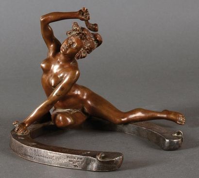GEORGES RECIPON (1860-1920) La muse du maréchal ferrant. Bronze à patine médaille...