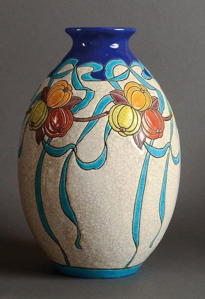 KERAMIS Vase ovoïde à col évasé en céramique, à décor de fruit et de rubans dans...