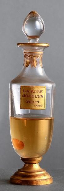 Godet «La Rose Jocelyn» - (années 1920) Flacon amphore sur piédouche en bronze doré...