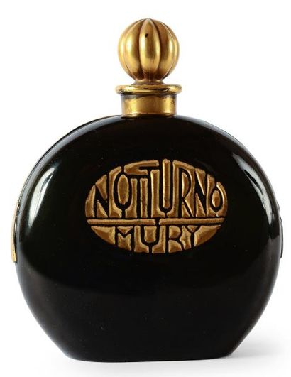 Mury «Notturno» - (années 1920) Dans une belle taille, flacon en verre opaque noir...