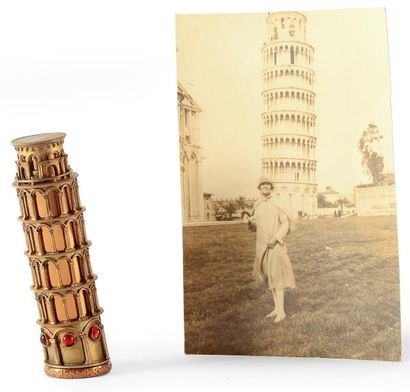 Nichilo «Pisa «- (années 1950) Etui de rouge à Lèvres en vermeil figurant la Tour...