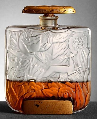 Lubin «Monjoly» - (1928) Flacon en verre incolore pressé moulé de section rectangulaire...