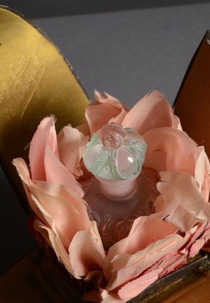 MISTINGUETT «La Rose de Mistinguett» (années 1920) Rarissime objet de parfumerie...