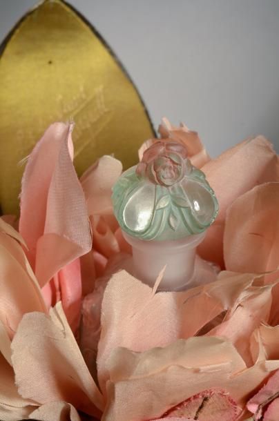 MISTINGUETT «La Rose de Mistinguett» (années 1920) Rarissime objet de parfumerie...