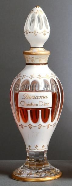 CHRISTIAN DIOR «Diorama» - (1949) Flacon amphore sur piédouche étoilé en cristal...