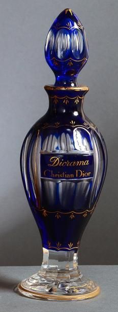 CHRISTIAN DIOR «Diorama» - (1949) Flacon amphore en cristal incolore pressé moulé...