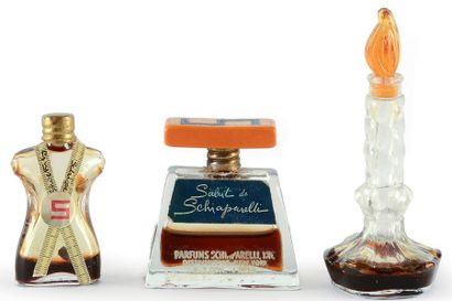 Schiaparelli (années 1940-1950) Lot de 3 diminutifs parfums surréalistes en verre...