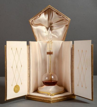 Jacques HEIM «Alambic» - (1947-1948) Premier parfum de cette maison de Couture: présenté...