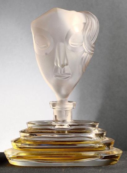 null Cristallerie de la Vallée de Desna - (années 1930 - Bohême) Elégant flacon moderniste...