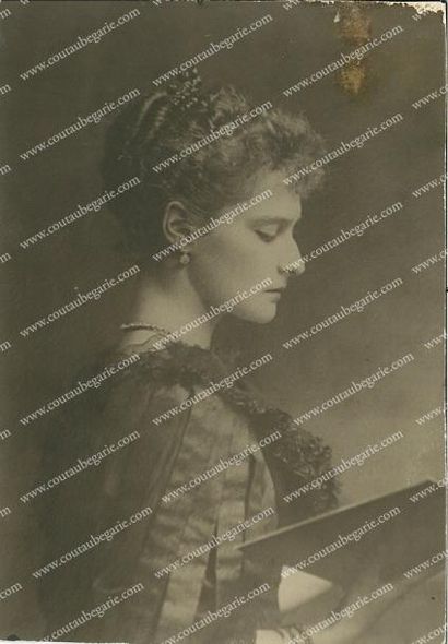 null Alexandra Feodorovna, imperatrice de Russie. Portrait photographique, la représentant...