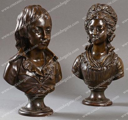null Louis XVII et Madame Royale. Paire de bustes en bronze à patine brune, sur piédouche,...
