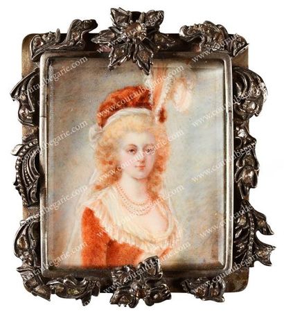 null Marie-Antoinette, reine de France. Portrait miniature peint sur ivoire, de forme...