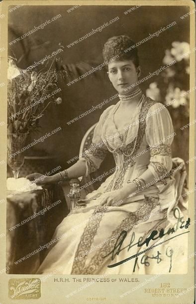 null Alexandra, reine de Grande-Bretagne, née princesse de Danemark. Portrait photographique...