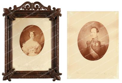 LE GRAY Gustave Paire de portraits photographiques, représentants en médaillon un...