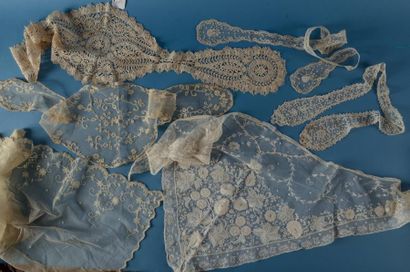 null Six éléments du costume féminin en dentelles, XIXe siècle, - Visite ou andalouse,...