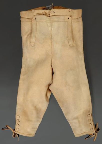 null Culotte en peau, début du XIXe siècle, couleur mastic, boutonnage à pont, poche...