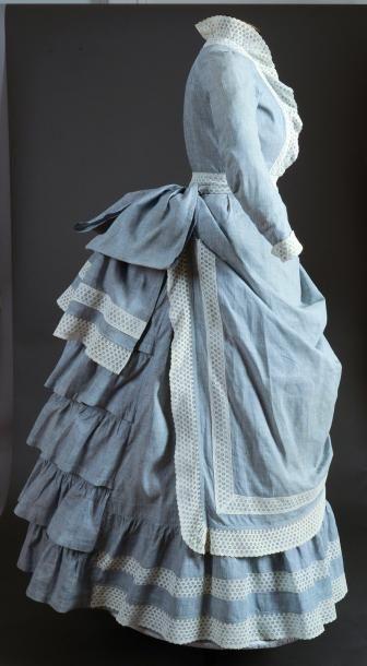 null Robe pour le bord de mer, vers 1890, en toile de coton chinée bleu ciel, corsage...