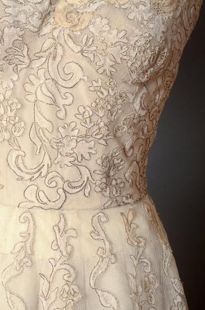 null Robe du soir, Chanel, haute couture n° 2025, vers 1955, en dentelle de Calais...