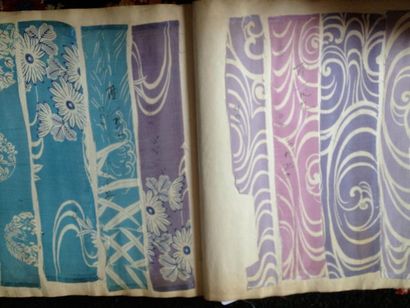 null Album d'échantillons de soieries imprimées et façonnées, Japon fin du XIXe siècle,décors...