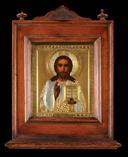 null Icône représentant le Christ Pantocrator. Tempera sur bois, sous riza en vermeil,...