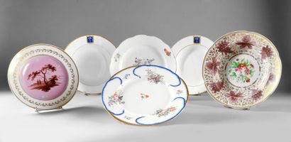 null Assiette plate en porcelaine. Manufacture Popoff, Moscou, vers 1830. A décor...