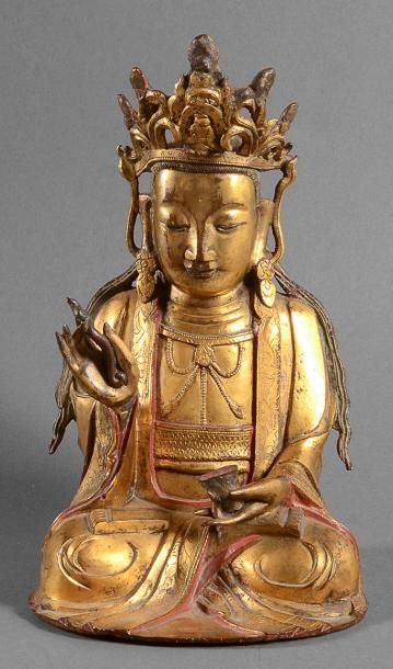 CHINE Représentation du Bouddha assis en méditation en bronze doré, traces de polychromies....