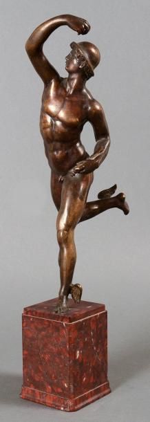 École italienne Mercure. Bronze à patine médaille sur un socle de marbre griotte...