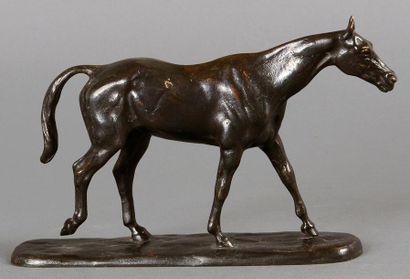 Gaston d'ILLIERS (1876-1932) Cheval au pas, 1921 Bronze à patine brune Fonte ancienne...