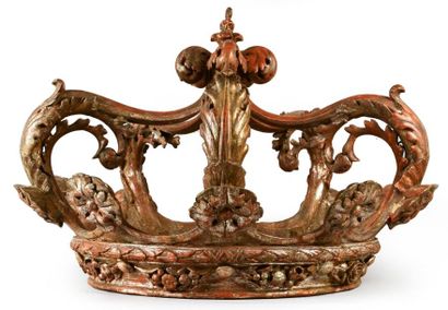 null Dais de lit en bois sculpté doré et argenté en forme de couronne à cinq branches...