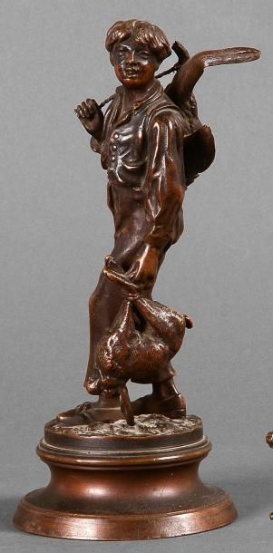 Alfred DUBUCAND (1828 - 1894) Le retour de la chasse. Bronze à patine brune signé...