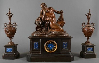 James Pradier (1790 - 1852) Satyre et bacchante. Bronze à patine médaille, signé...