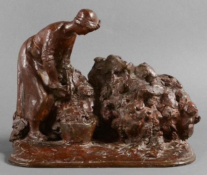 Henri BOUCHARD (1875 - 1960) Les vendanges. Bronze à patine brun clair. Signé en...