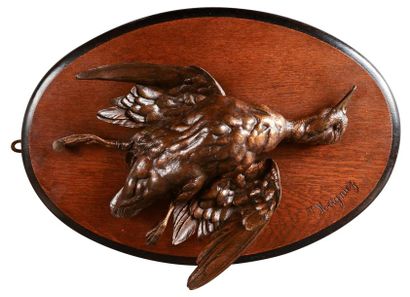 JULES MOIGNEZ (1835 - 1894) Nature morte au canard. Bronze à patine médaille sur...