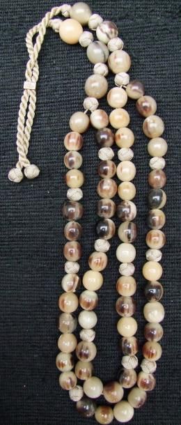 Yves Saint LAURENT RIVE GAUCHE Long collier à double rangée de perles de Zébu et...