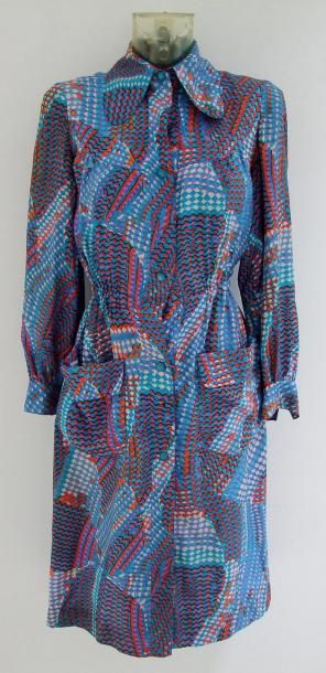 DIOR Boutique N 151/801 CIRCA 1970 Robe en soie imprimée turquoise orange et blanc...