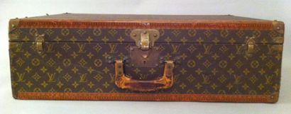 null Malle Vuitton	 47x21x70 Malle Cabine plate avec toile monogrammée avec coin...